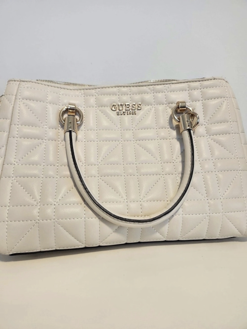 GUESS Quilted Geometric Shoulder Bag in Cream & Gold Tone Chrome Strap Removable